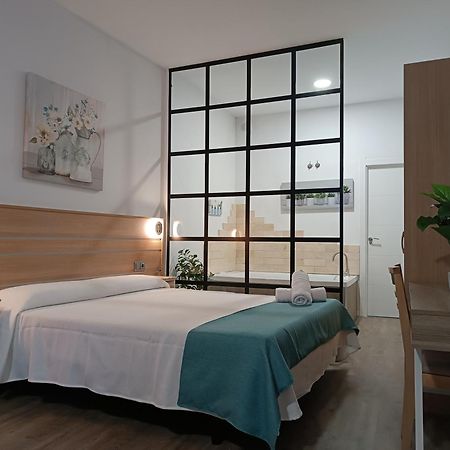 Apartamentos Turisticos Avila Puerta De San Vicente 0-2 Екстериор снимка