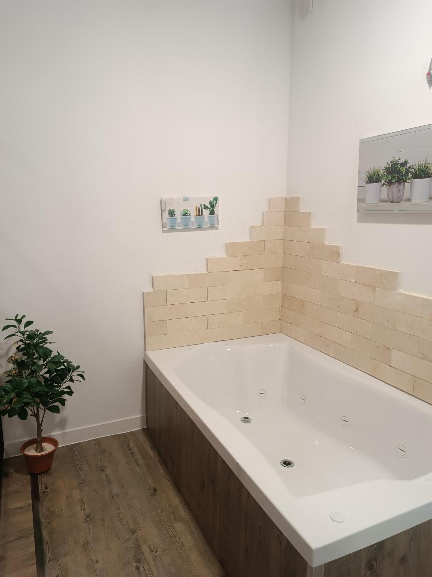 Apartamentos Turisticos Avila Puerta De San Vicente 0-2 Екстериор снимка